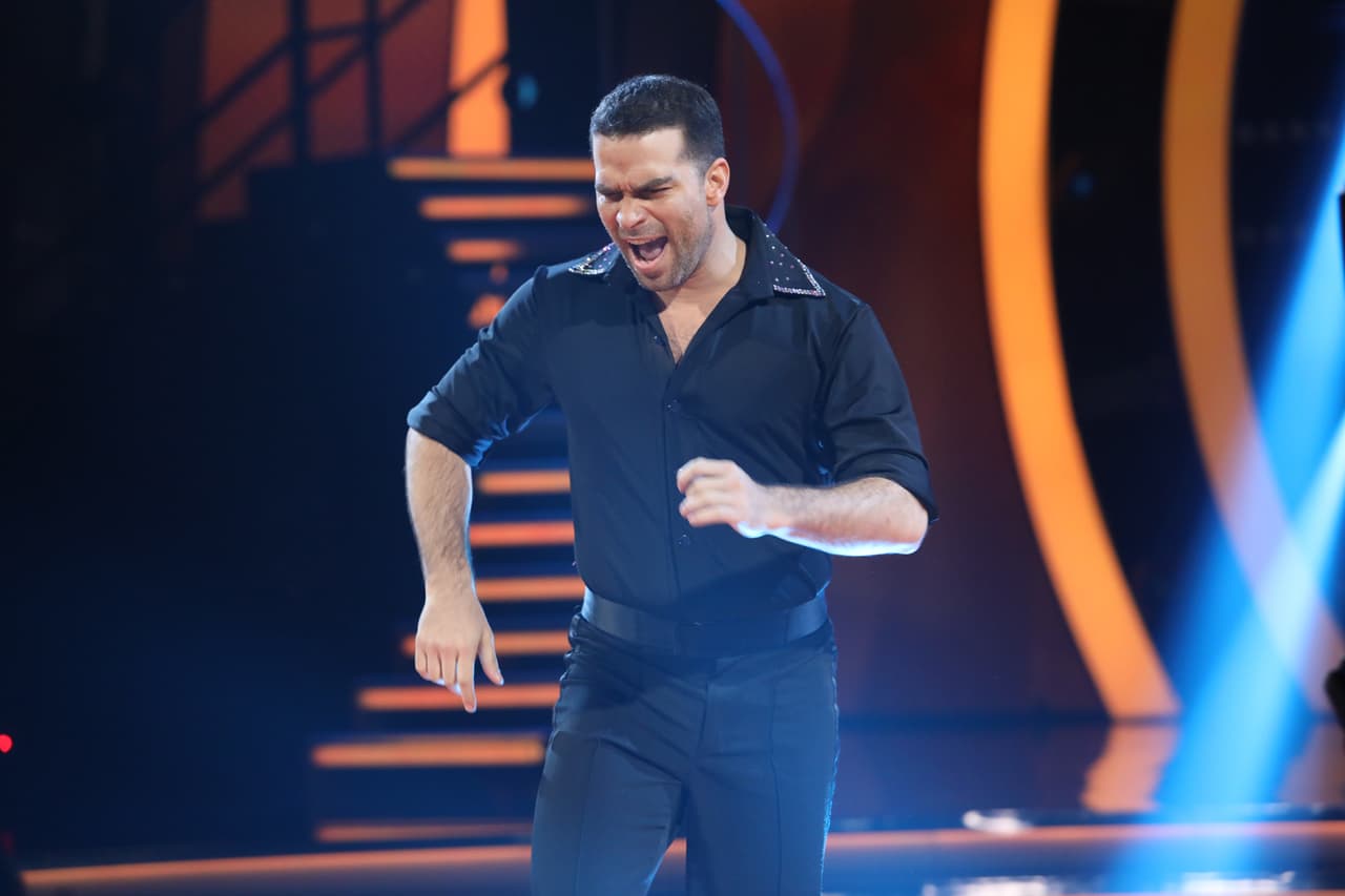 Alejandro Nones también demostró que quiere continuar en Mira Quién Baila con una salsa.