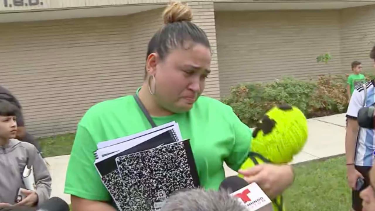 <b>La madre de los menores Cinthia Gabriela Pérez estuvo presente en la ceremonia.</b>