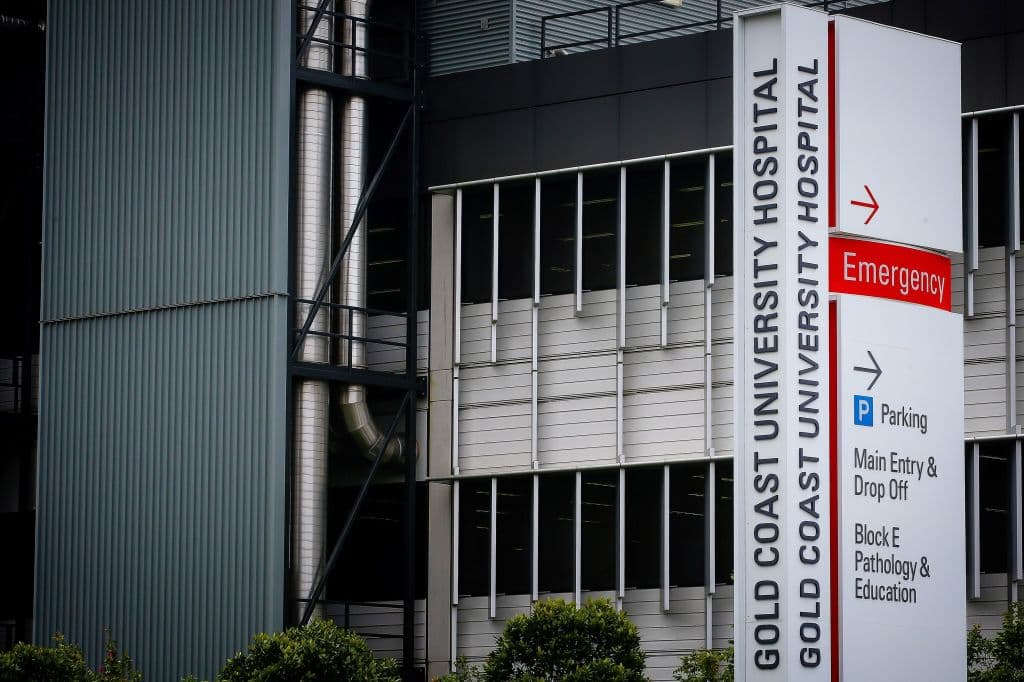 Desde el hospital en Gold Coast University nunca dieron detalles o explicación alguna de la decisión de haberles suministrado esta droga y tan solo anunciaron que “en los casos más severos se utiliza una variedad de medicamentos como cloroquina, hidroxicloroquina y lopinavir-ritonavir”.