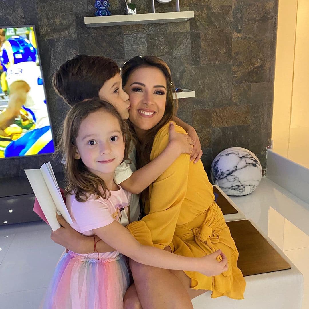 La conductora es una tía amorosa y consentidora, por lo que se ha ganado el cariño de los pequeños de Satcha Pretto.