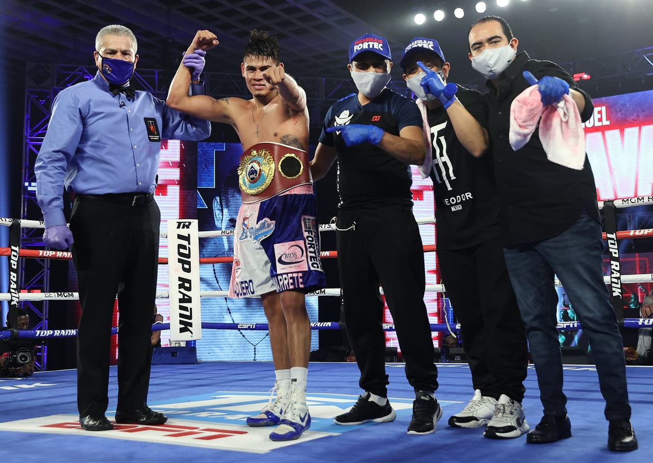 El 'Vaquero' Navarrete cabalgó hacia otro título mundial