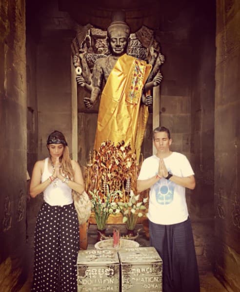 <b><a href="http://www.univision.com/temas/galilea-montijo" target="_blank">Galilea Montijo</a></b> y su esposo,
<b>Fernando Reina</b> se escaparon a Tailandia para celebrar su
<b><a href="http://www.univision.com/shows/hoy/el-album-de-amor-de-galilea-montijo-y-fernando-reina-fotos" target="_blank">sexto aniversario de bodas</a></b>.