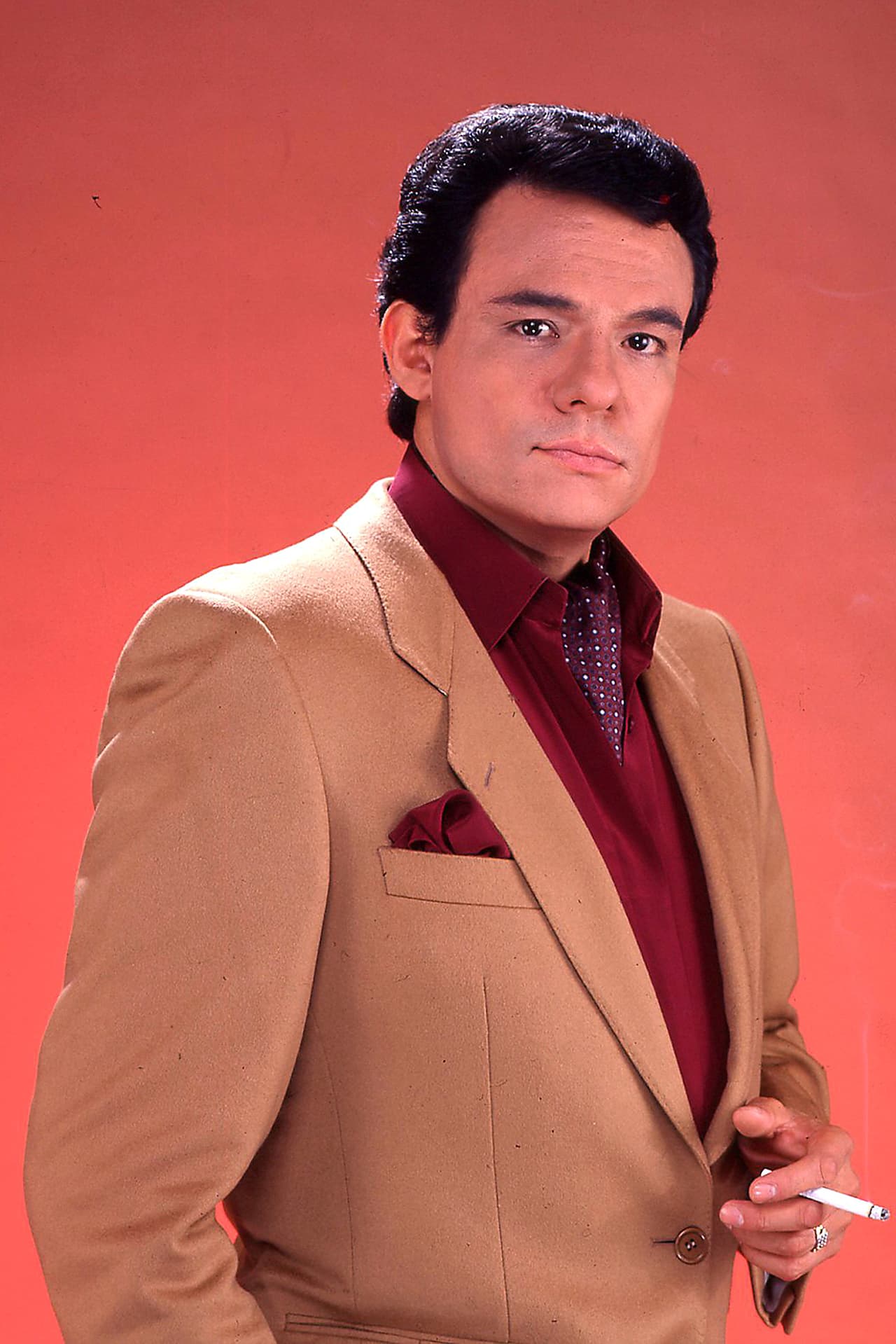 “Te enfermas por todo lo que va pasando también a tu alrededor, porque hablan muchas cosas que te lastiman el corazón, porque hablan muchas cosas que te lastiman el hígado, y te van enfermando al grado de que no hay para atrás y la enfermedad es incurable, y te mueres. Todo es una consecuencia de un trabajo, de un esfuerzo, de una vida llena de drama, de equivocaciones o de malas personas que te rodean, o de no darte cuenta realmente de quién está cerca de ti para apoyarte y quién te va a dar un puñal en la espalda”, explicó.