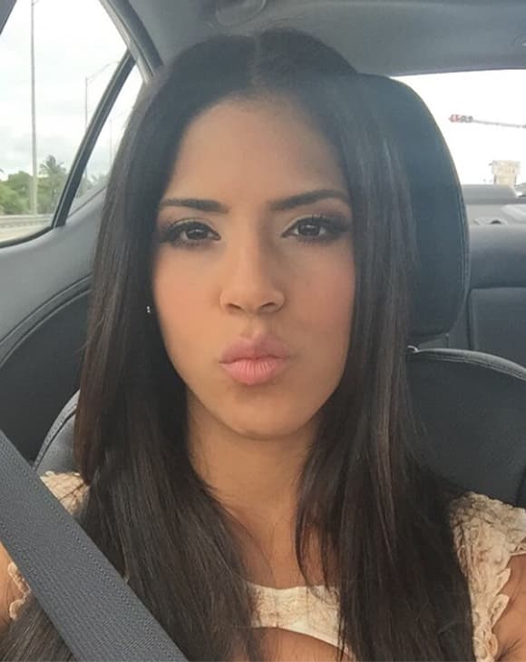 '¡Muuuuuuaaaaaa! Feliz tarde tengan todos #Besos #Muaaa #Bendecida #Agradecida #RD #Azua #FelizJueves', expresó Francisca. (Junio 4, 2015)