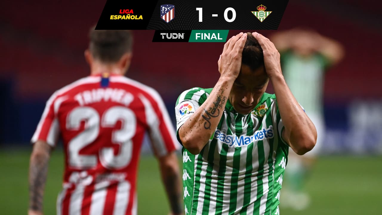 Atlético vence al Betis con polémica en el VAR; Guardado se lesionó