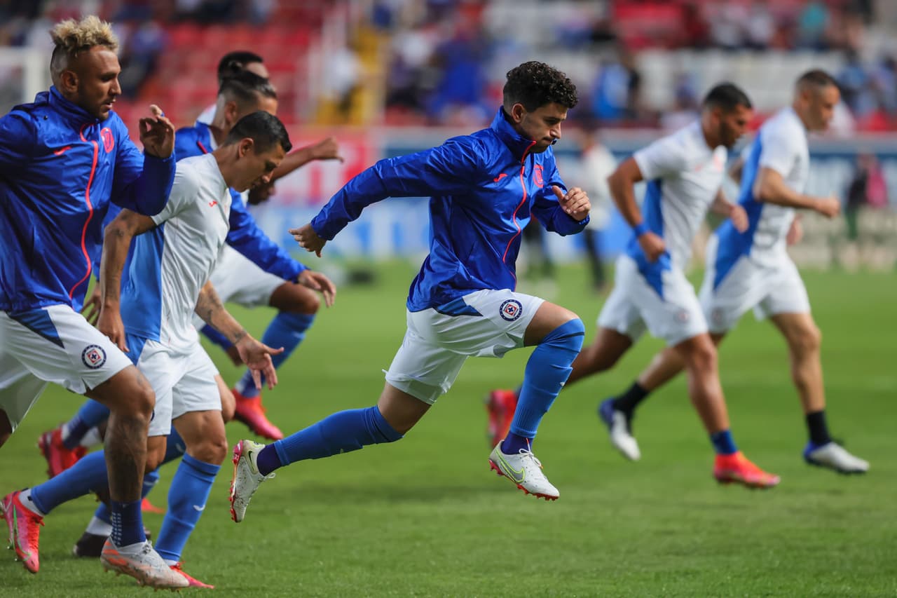 El campeón actual, Cruz Azul, venía de empatar a un gol con Santos y todavía arrastraba el descalabro en la Jornada 1 ante Mazatlán.