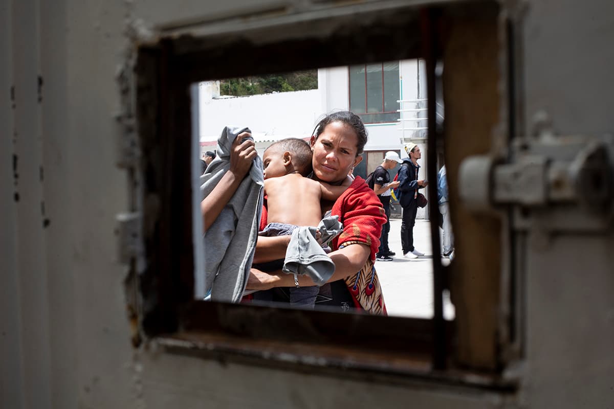 Todos los días llegan nuevas familias de migrantes a las casas de paso en la frontera.