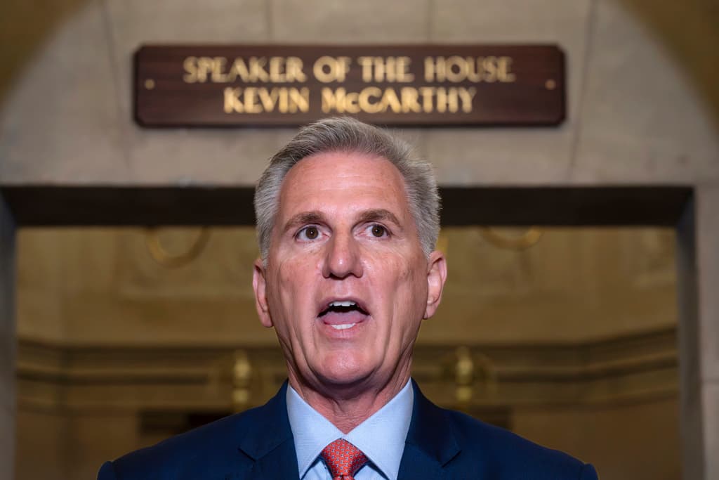 <h2 class="cms-H2-H2">Kevin McCarthy, expresidente de la Cámara de Representantes:</h2>
<br>
<br>"Estoy orando por el presidente Trump. Espero que todos se unan a mí".