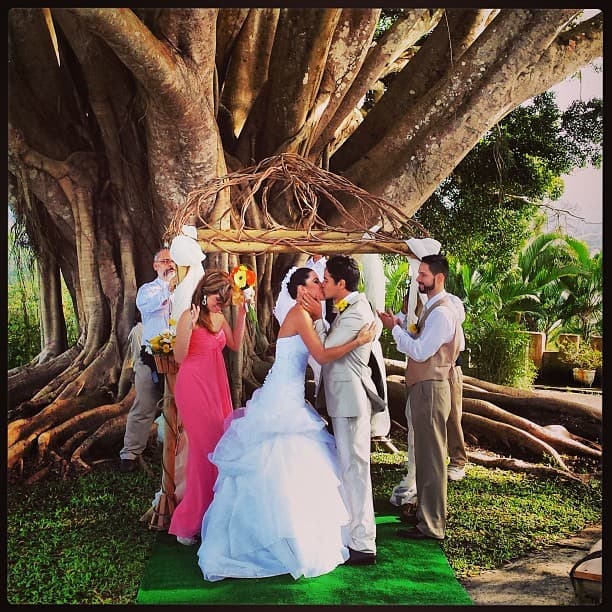 El vestido fue una creación del diseñador Pedro López y su maquillaje estuvo a cargo de Ángel Hernández.