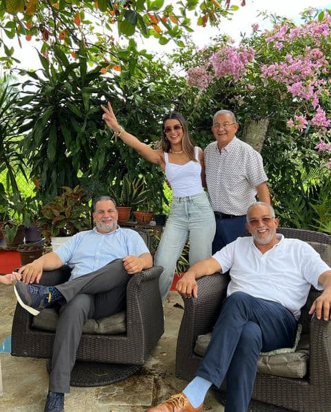 “¡En el campo disfrutando con mi familia! Eso me hace feliz. Gracias Dios por darme el privilegio de poder compartir con [ellos] y reconectar siempre con mis raíces”, expuso en la descripción. 
<br>