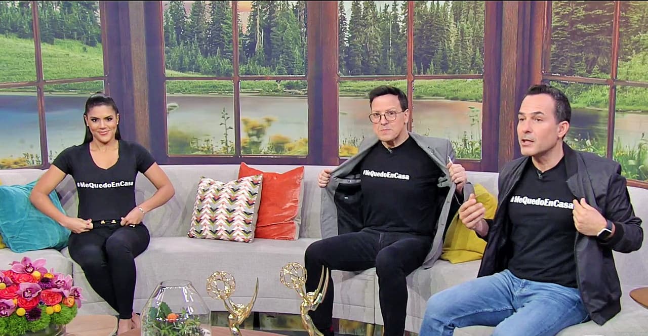 Carlos, Raúl y Francisca están orgullosos de portar esta frase positiva en su pecho.