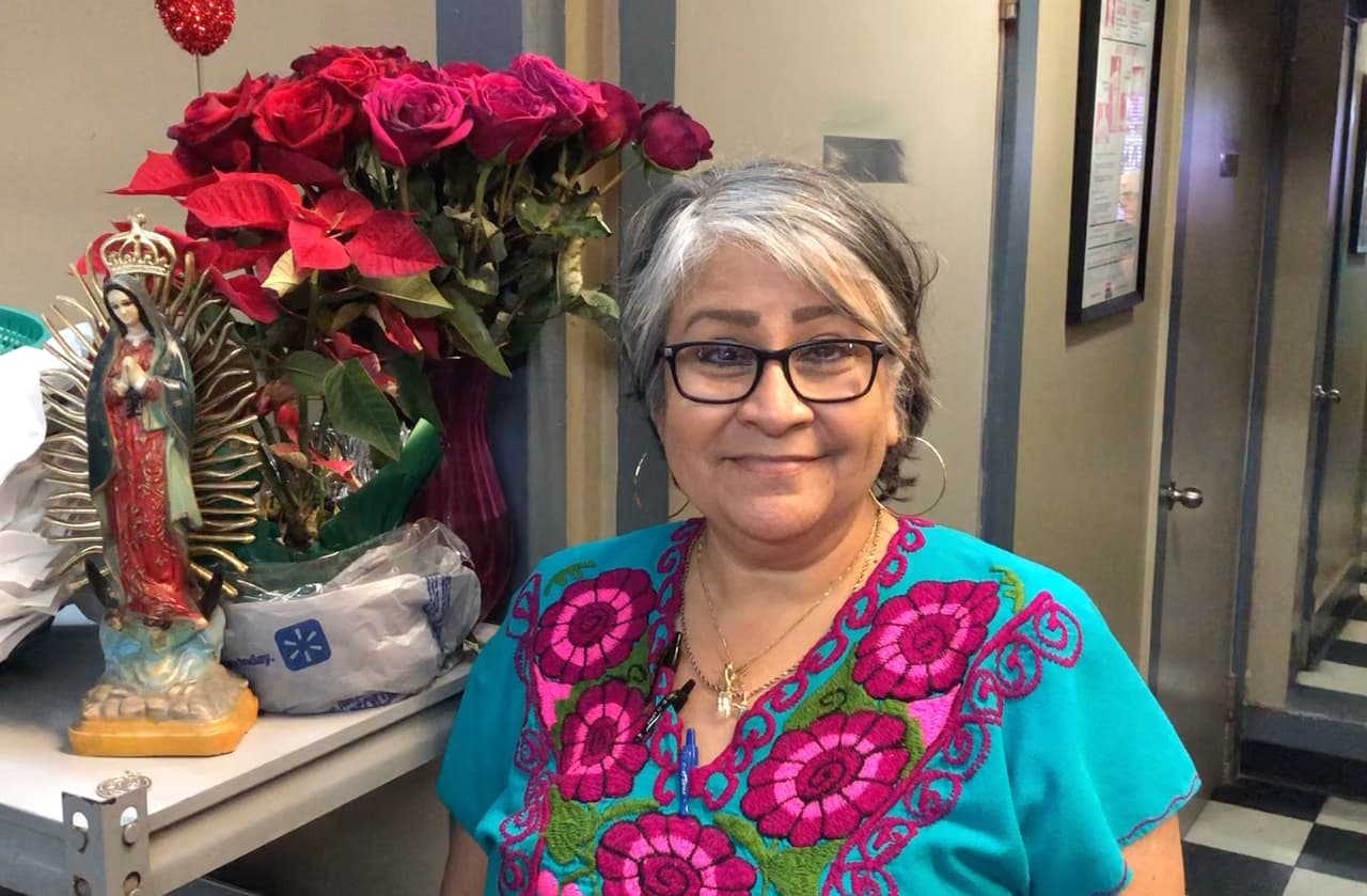 “Dijeron que estaba drogada o alucinando”: mujer que asegura ver la imagen de la Virgen de Guadalupe en la cámara de seguridad de su negocio