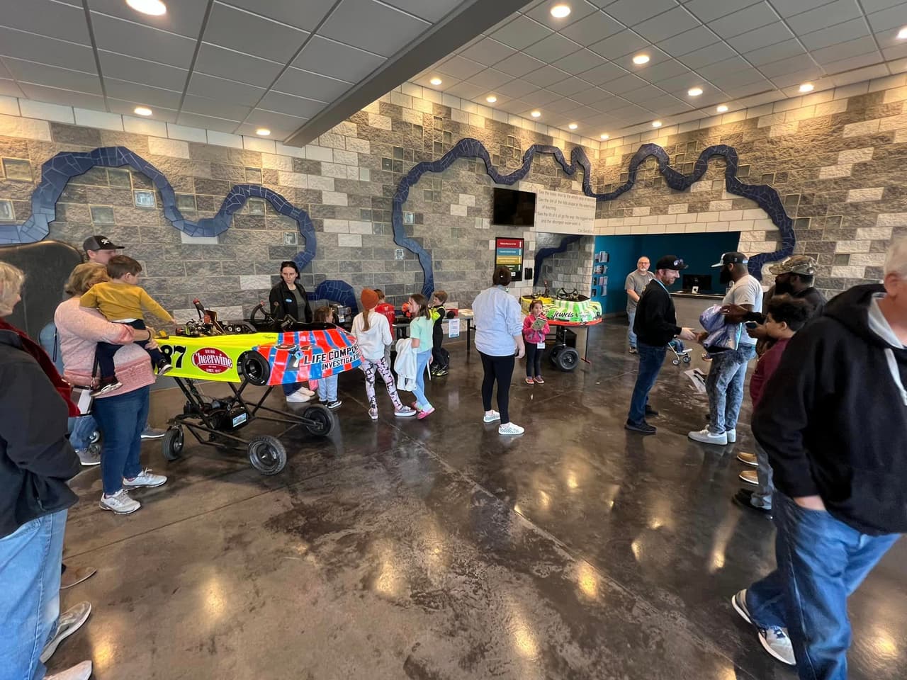 <b>Catawba Science Center (Hickory)</b>
<br>
<b>Sitio web</b>: 
<a href="https://catawbascience.org/">https://catawbascience.org/</a> 
<br>
<b><a href="https://maps.app.goo.gl/bBLcPC2tnbx8cbDDA">Cómo llegar</a> </b>
<br>
<br>Es un museo infantil de ciencia y tecnología de 35,000 pies cuadrados que ofrece exhibiciones interactivas, galerías de acuarios de agua dulce y salada, y un planetario digital de última generación.