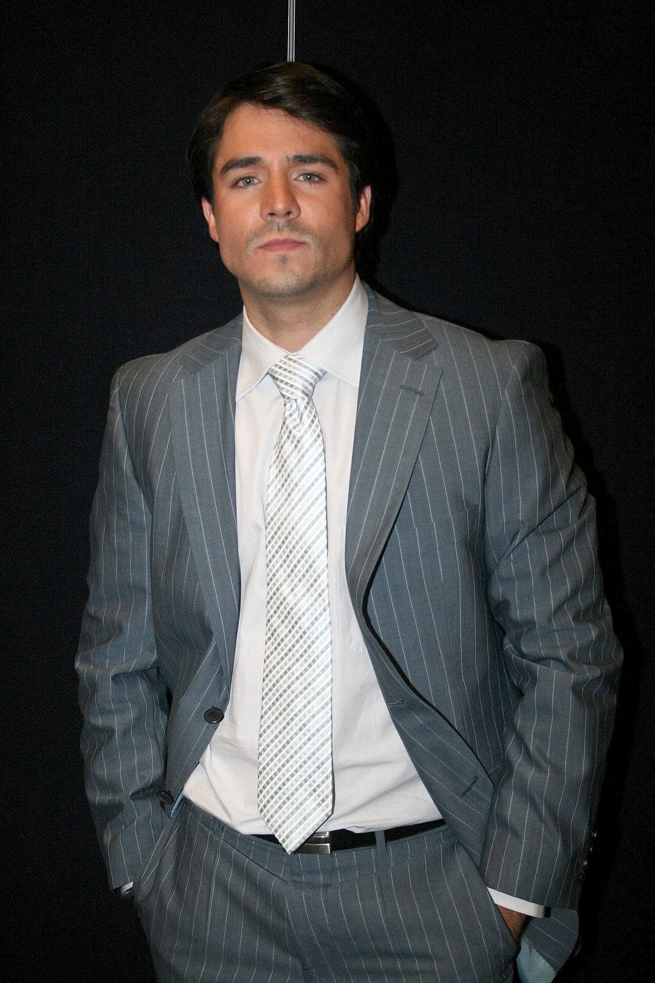 Su versatilidad y pasión por la actuación lo han llevado a protagonizar melodramas como ‘La mujer del vendaval’, ‘Simplemente María’, ‘Enamorándome de Ramón’, Ringo y actualmente ‘Te doy la vida’.
<br>