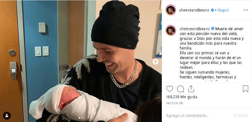 La foto en la cuenta del dueto se sumó a dos imágenes que Jesse publicó algunas horas antes en su propia 
<b><a href="https://www.instagram.com/p/ByBADidpH7b/" target="_blank">cuenta de Instagram</a></b>. En las fotos se le abrazando a Noah y escribió: “
<b>Muero de amor</b> con esta porción nueva del cielo."