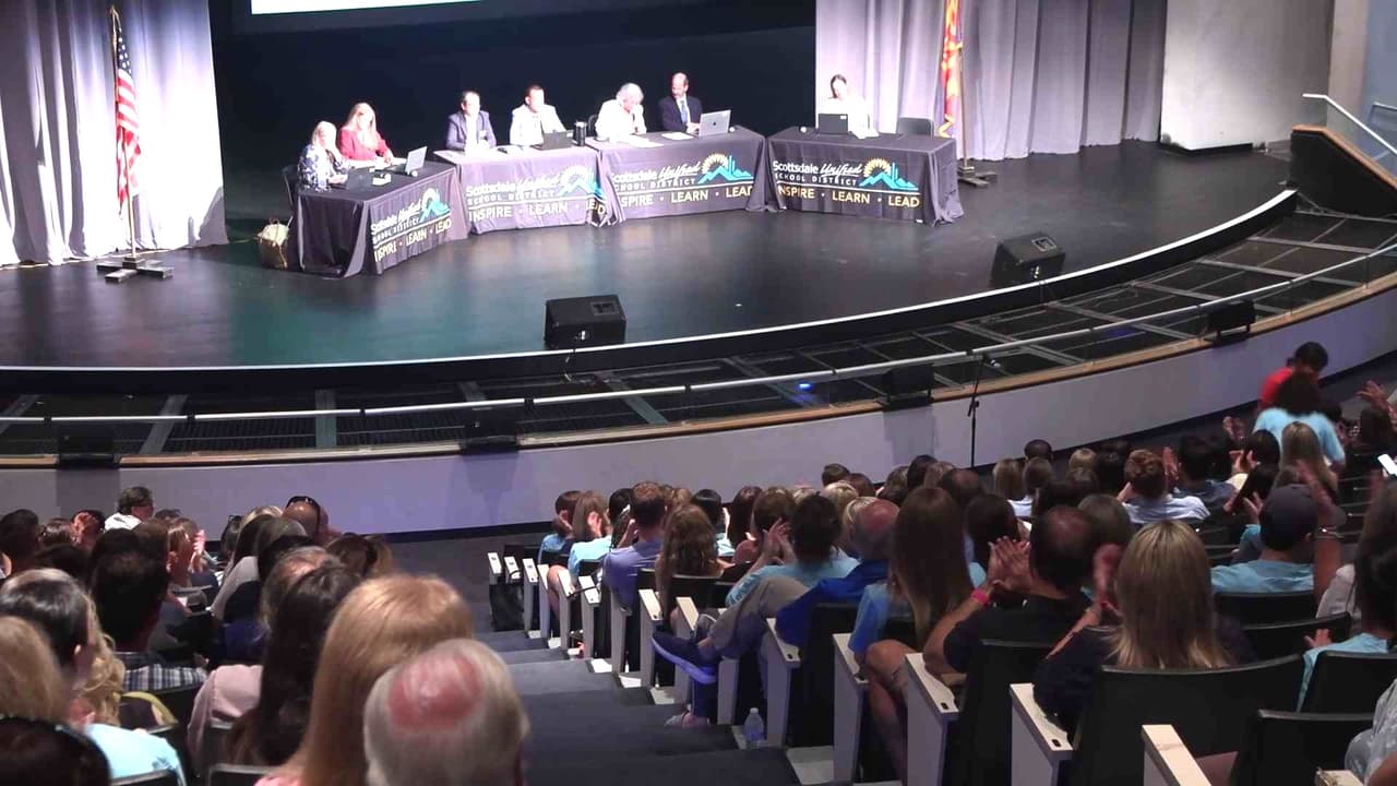 Posible cierre de escuelas en Scottsdale preocupa a padres de familia: Piden ser escuchados