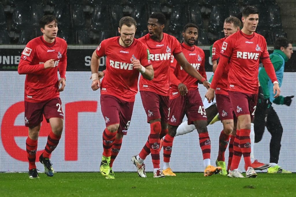 Mönchengladbach dejó ir importantes puntos en casa tras caer ante Colonia 1-2. Los locales se quedaron con 32 unidades, mientras que Colonia llegó 21 para continuar luchando por la permanencia.