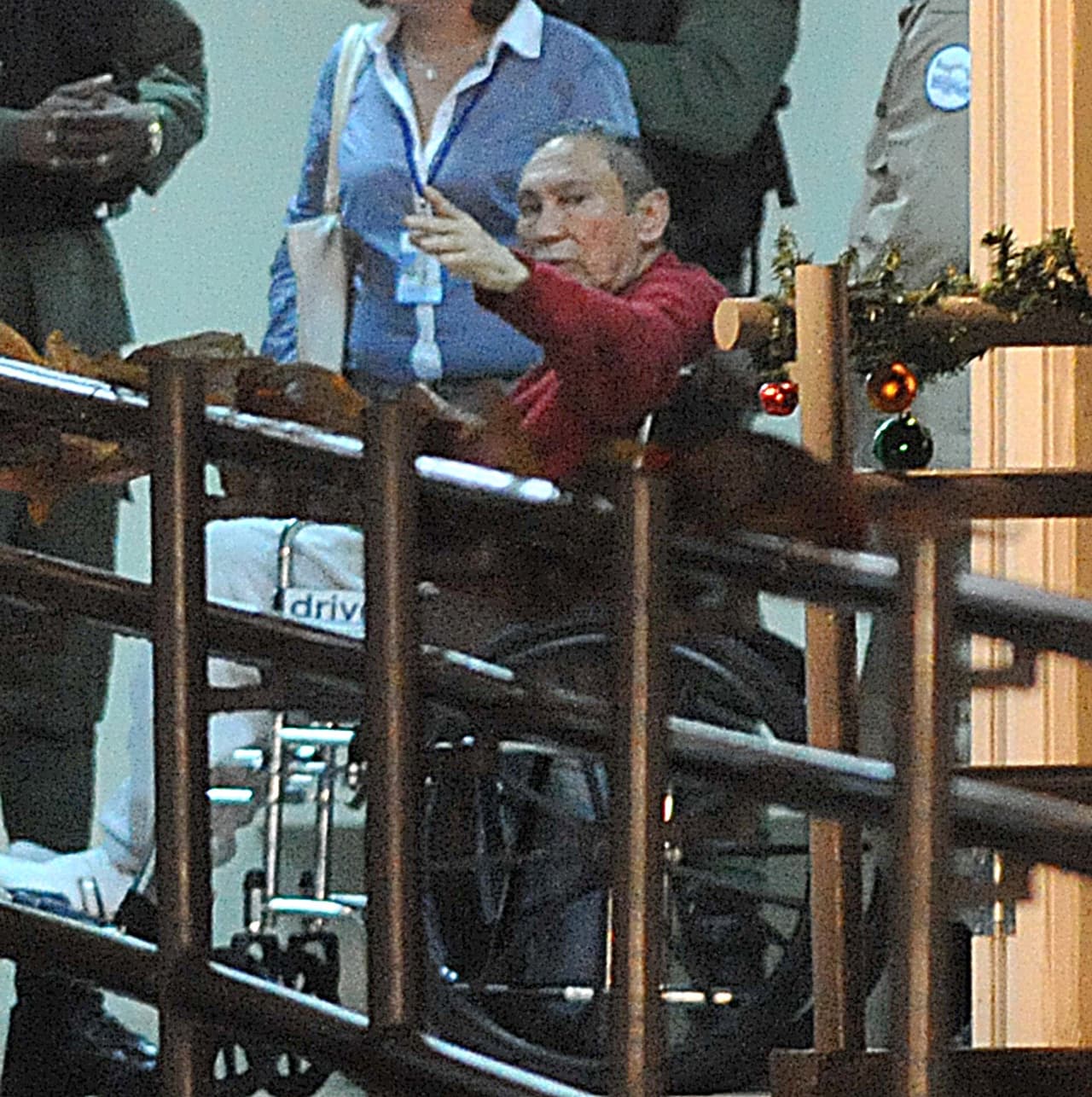 Al año siguiente, Manuel Antonio Noriega es repatriado a Panamá donde fue juzgado en ausencia y condenado a 60 años de prisión por el asesinato de Hugo Spadafora, ejecución de funcionarios de las Fuerza de Defensa de Panamá, delitos contra la libertad individual y corrupción de funcionarios. En la fotografía, el ex dictador de 77 años llega la la prisión Renacer, a 15 millas de la capital panameña el 11 de diciembre de 2011.