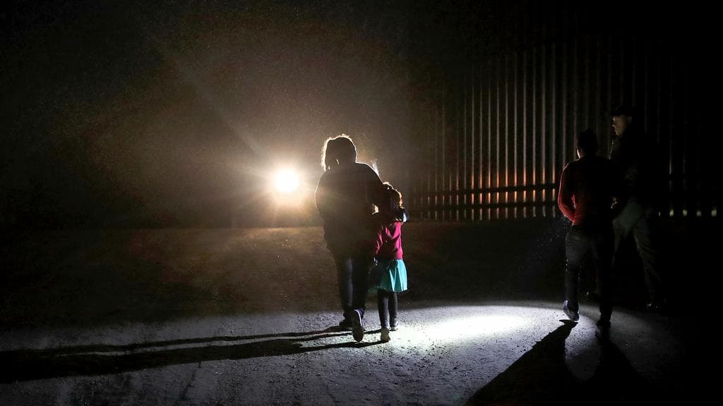 El Centro para el Control y Prevención de Enfermedades dijo que la eliminación de la medida empieza 23 de mayo. Antes de esta fecha, todavía tienen que seguir con las regla Título 42, explicó Mintz.