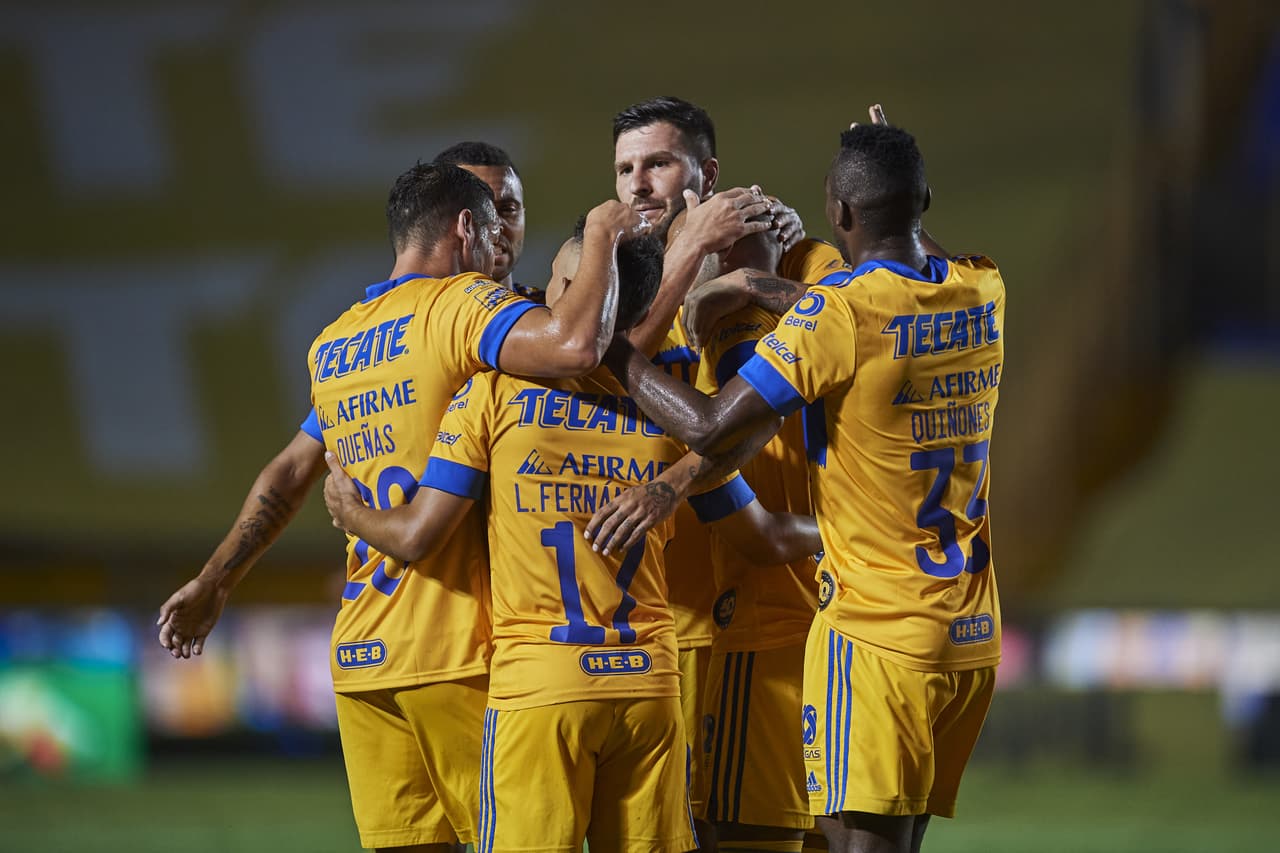 ‘Chaka’ Rodríguez no dudó y mandó guardar el esférico al fondo del arco para adelantar a los universitarios.