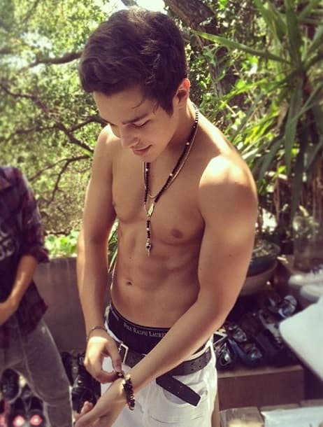 Otro galán que presume sus músculos es Austin Mahone, quien no deja de alborotar a sus fans en redes con estas selfies.