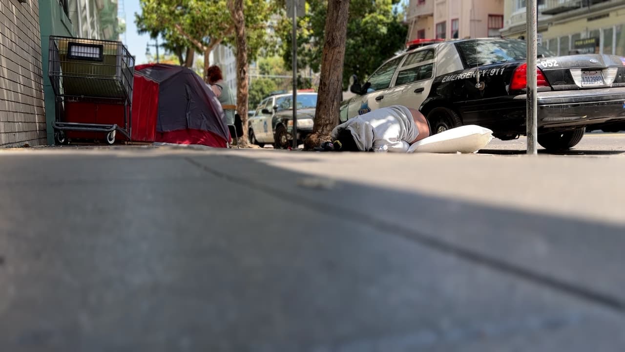 Sin embargo, encontrar a personas latinas consumiendo drogas en áreas como el barrio Tenderloin de San Francisco no es común, lo que podría deberse al estigma y a problemas migratorios que los invisibilizan.
<br>