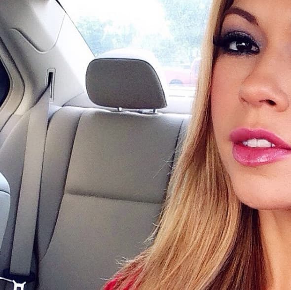 A Claudia le encanta estar en contacto con sus seguidores y les sonríe todos los días.