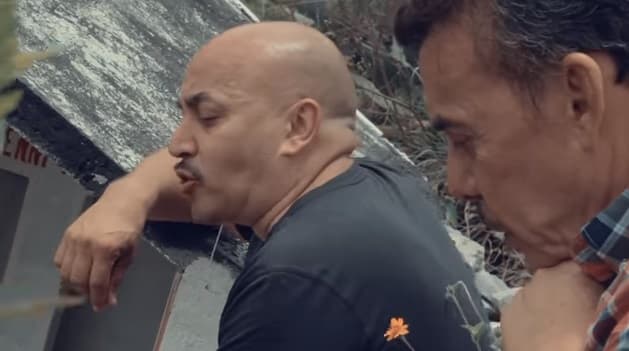 De inmediato las fans del 'Toro del corrido' salieron en su defensa y apoyaron el hecho de que haya grabado un tema en el sitio donde falleció su hermana.