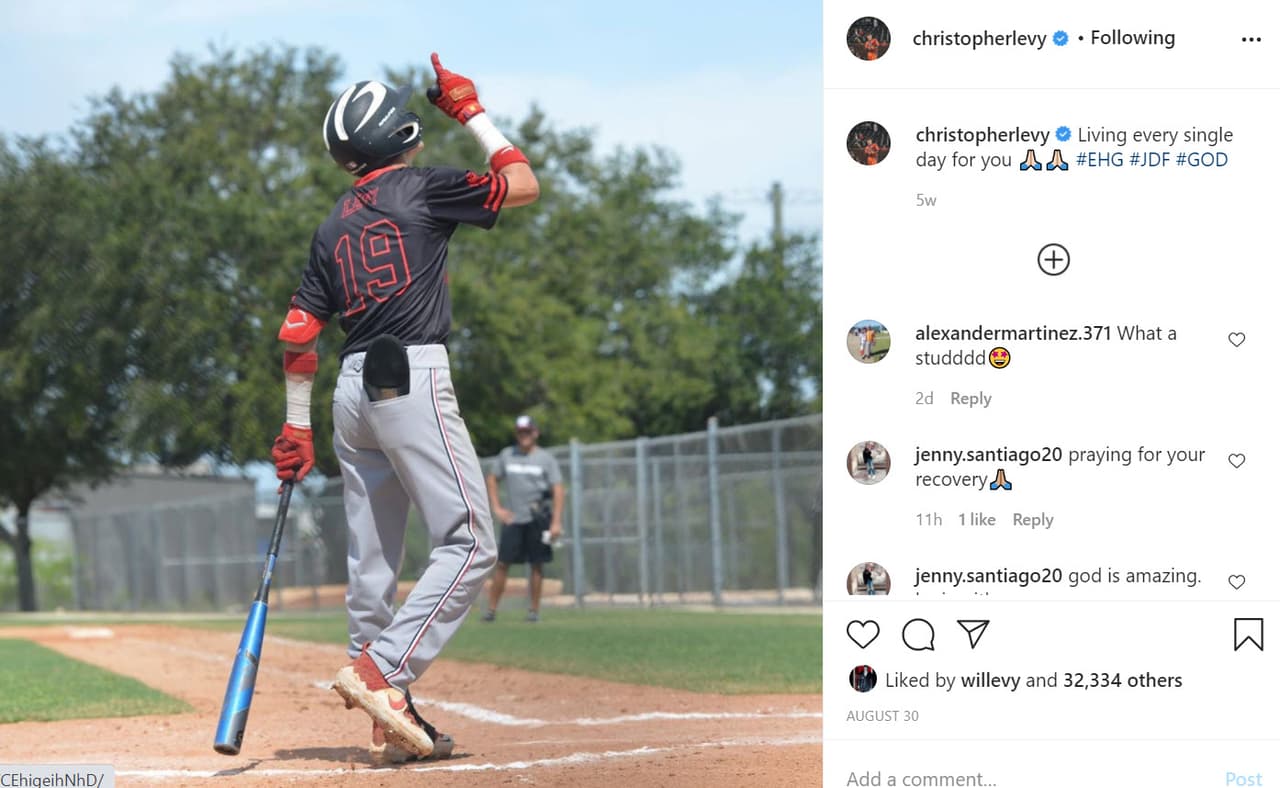 Familiares y amigos de Christopher están preocupados por la recuperación de sus rodillas, pues las lesiones podrían afectar su carrera deportiva en el béisbol.
<br>