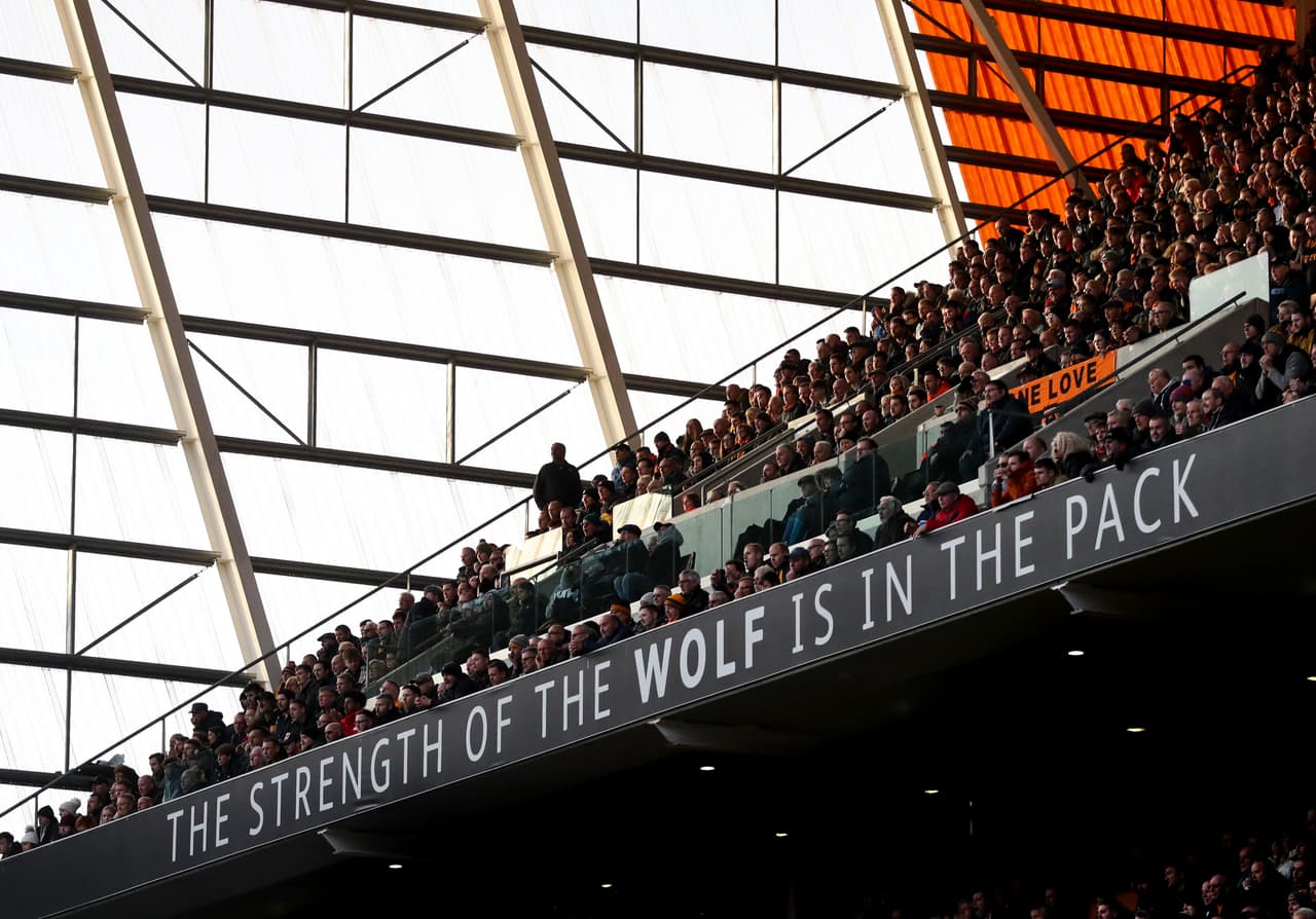El mexicano Raúl Jiménez llega a su gol número 30 con los Wolves y ganan ante el Aston Villa por 2-1.