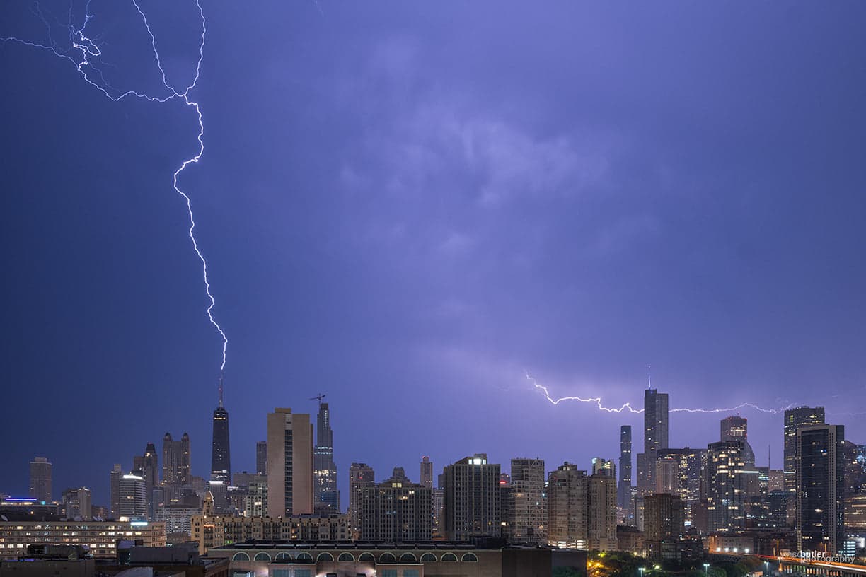 Tormenta en Chicago: Cortes de luz, árboles caídos y retrasos en el servicio de Metra