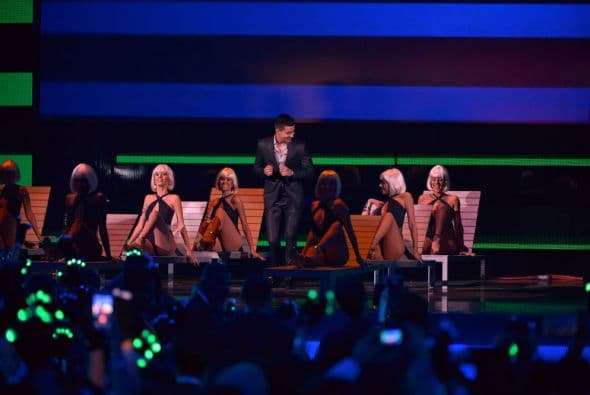 Para el joven cantante fue una súper noche.