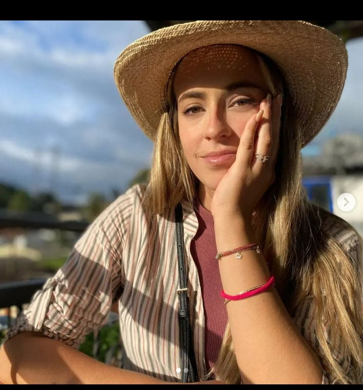 Su marca se llama CatalannaPeru y también se desempeña como maquillista profesional. 
<br>