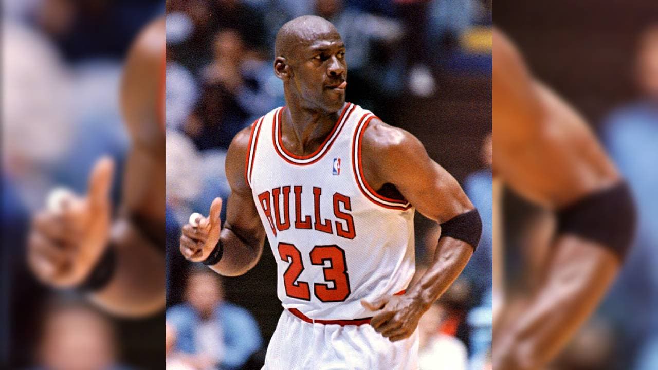 1. Michael Jordan | El mejor de los Chicago Bulls y el mejor de la NBA. Participó en 14 All Star Game, promedió 37.1 puntos por partido en la 1986-87 y logró seis títulos de la NBA. Difícilmente habrá otro jugador como él en la NBA.