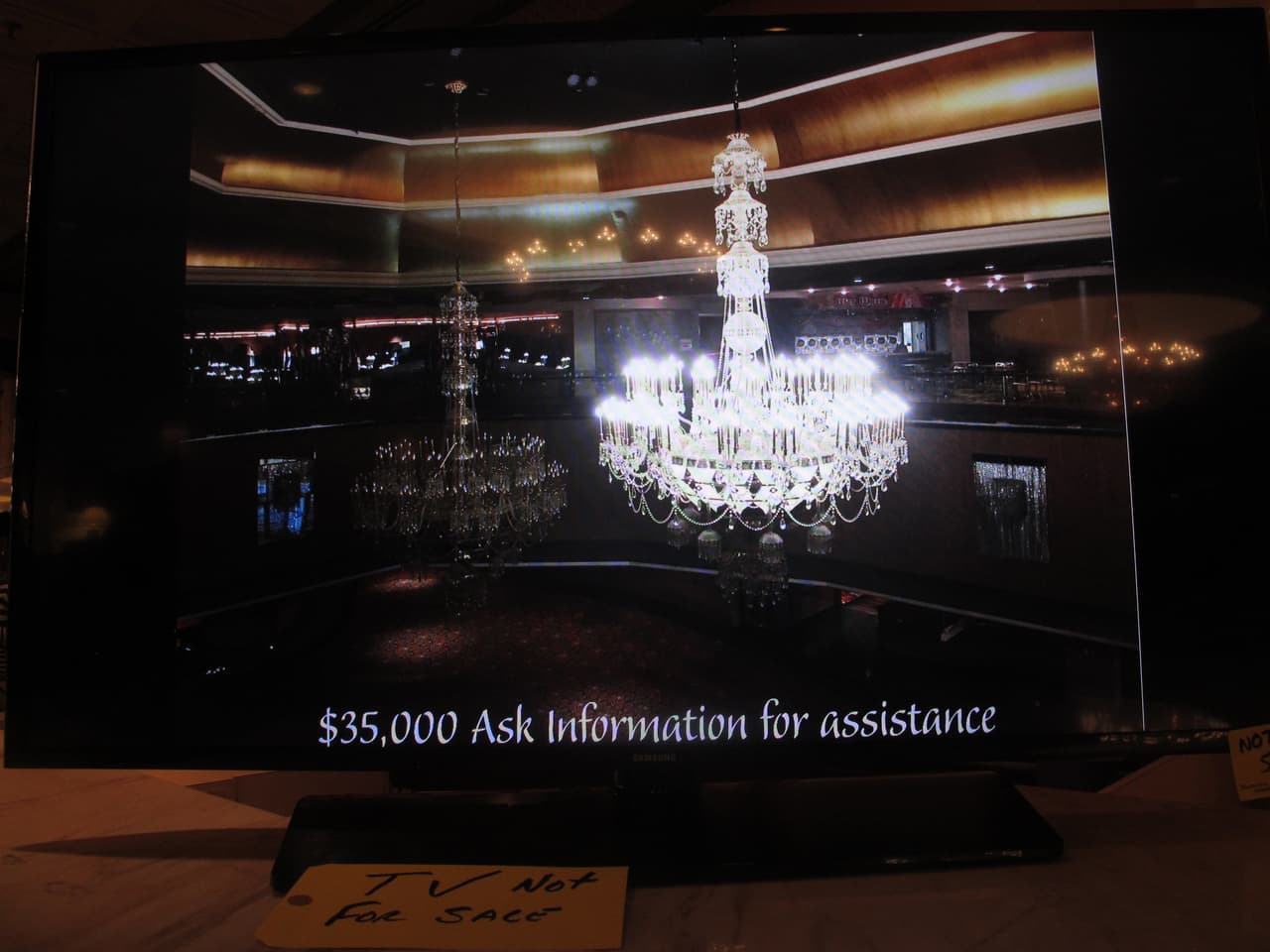 ¿Tienes $35,000? Puedes llevarte esta lámpara en la subasta del antiguo casino de Trump