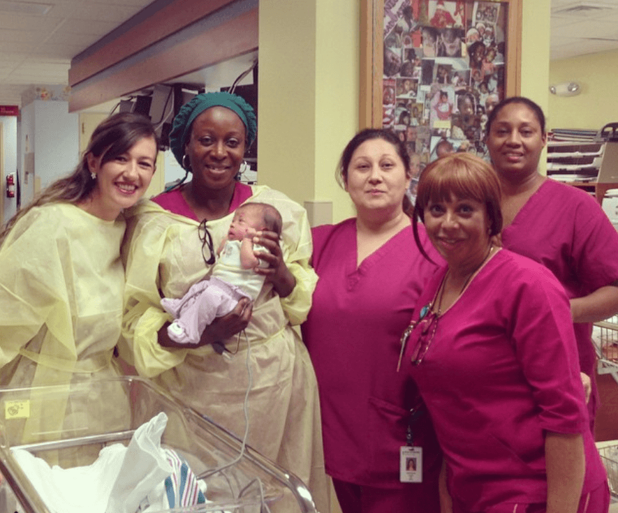 Definitivamente 
<b>uno de los días más felices en la vida de cualquier mamá es cuando tu pequeñito se va a casa</b>. La imagen muestra a mi guerrera tras superar su etapa en la unidad de cuidados neonatales. Su mami (yo) muy orgullosa lo compartió en Instagram. ¡Bravo! Lloré de la emoción.