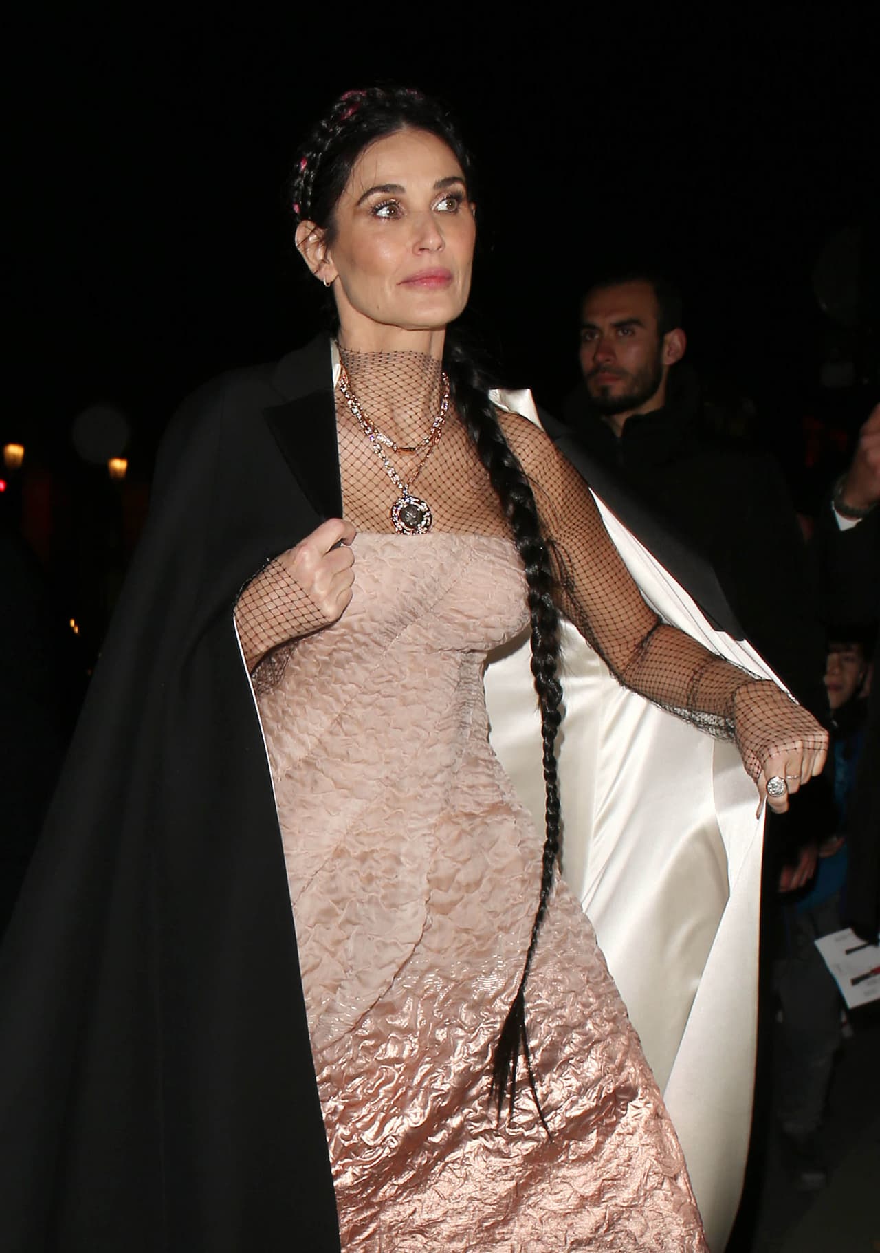 La revista OK también consultó a varios especialistas. Cuatro médicos le dijeron a la publicación que la actriz podría haberse "excedido con los rellenos inyectables".