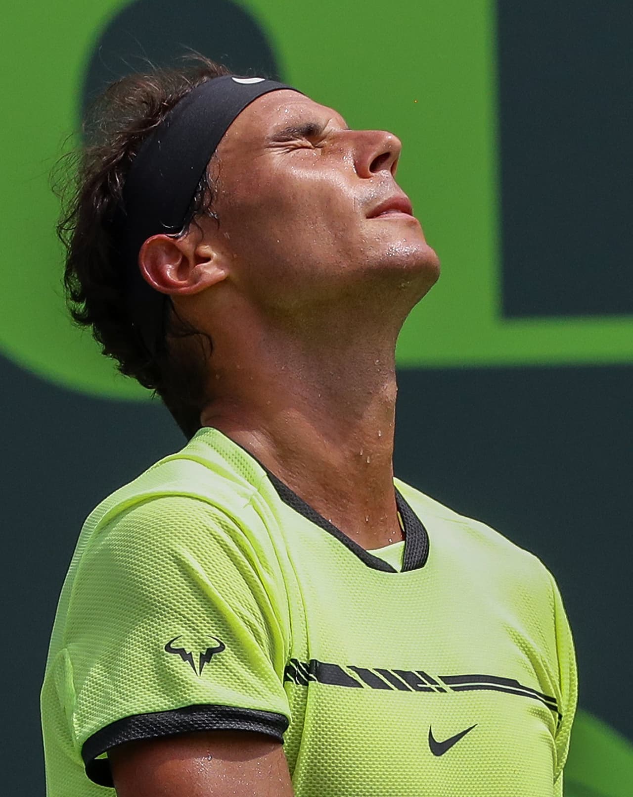 Nadal quedó 5-4 con la pérdida de su servicio y a merced de un Federer sólido en el saque.