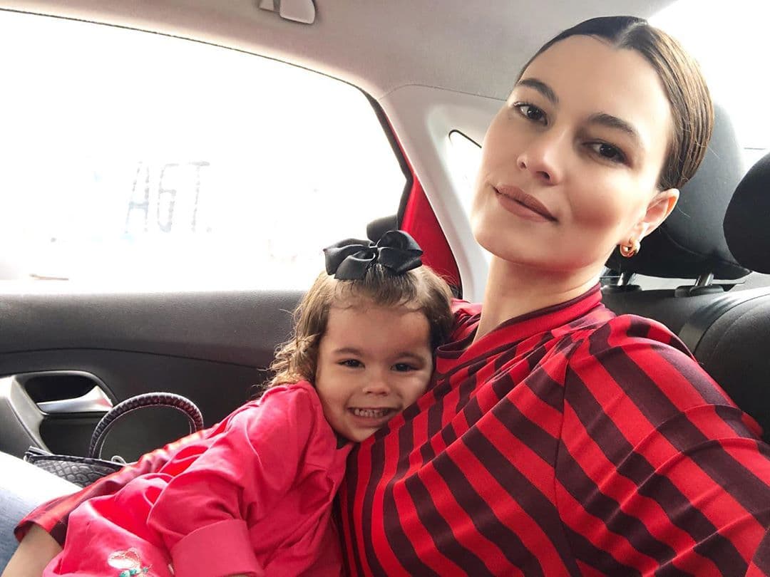 Natália Subtil no se quedó callada y a través de las redes sociales repudió que quiera “huir” de sus obligaciones, apuntando también a su padre, a quien se refirió irónicamente como “el futuro presidente de México”, por supuestamente respaldar a su hijo para que no se haga cargo de su hija. 
<br>