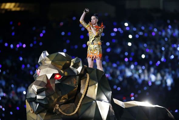 Su look y toda la parafernalia del espectáculo la hizo brillar como toda una estrella.