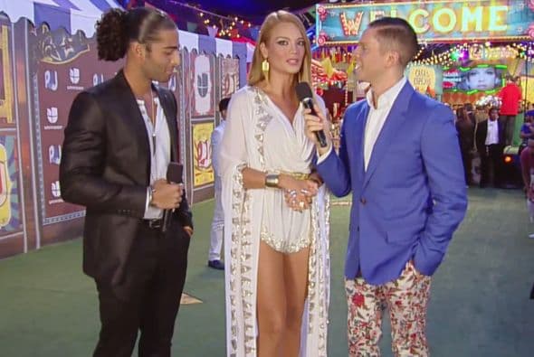 Bellos, atrevidos, creativos, y muy coloridos así fueron vestidos tus artistas favoritos a la feria de #PremiosJuventud. ¿Te copiarías los modelitos? ¿Quieres ver más? las mejores del mundo del entretenimiento aquí