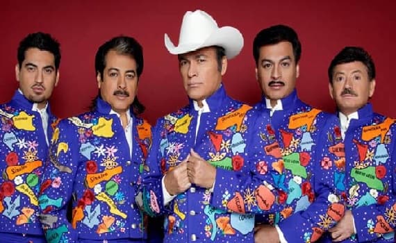 Sin duda, el traje que más ha impactado a sus fans y críticos es el que les diseñaron para mostar su amor a México, con el mapa de todos los estados de la República Mexicana.