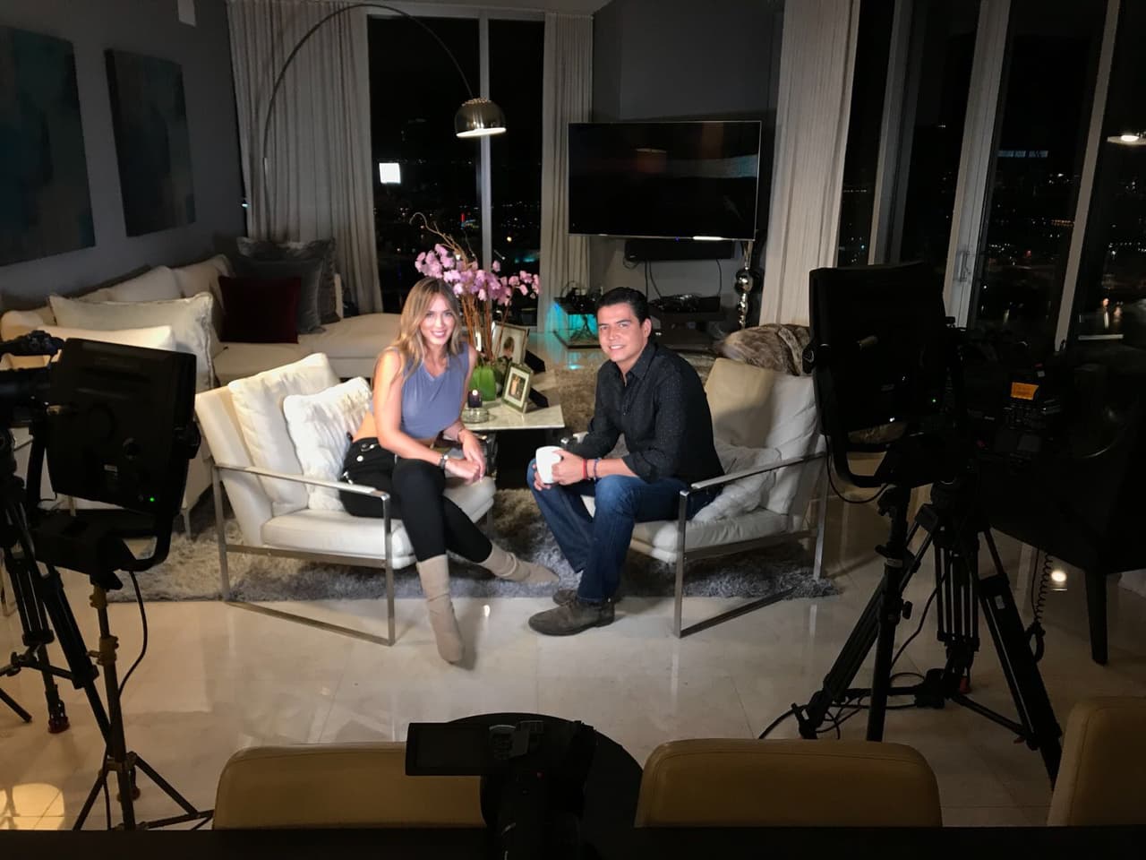 También aclaró que JLo y el famoso beso que se dio con su ex, nada tuvo que ver en su ruptura, y aseguró que Marc y ella siguen siendo amigos.