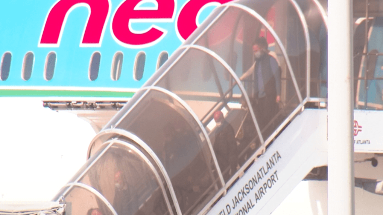 359 pasajeros llegaron al aeropuerto Hartsfield-Jackson proveniente del Crucero Costa Luminosa al que se le permitió atracar en un puerto de Francia.