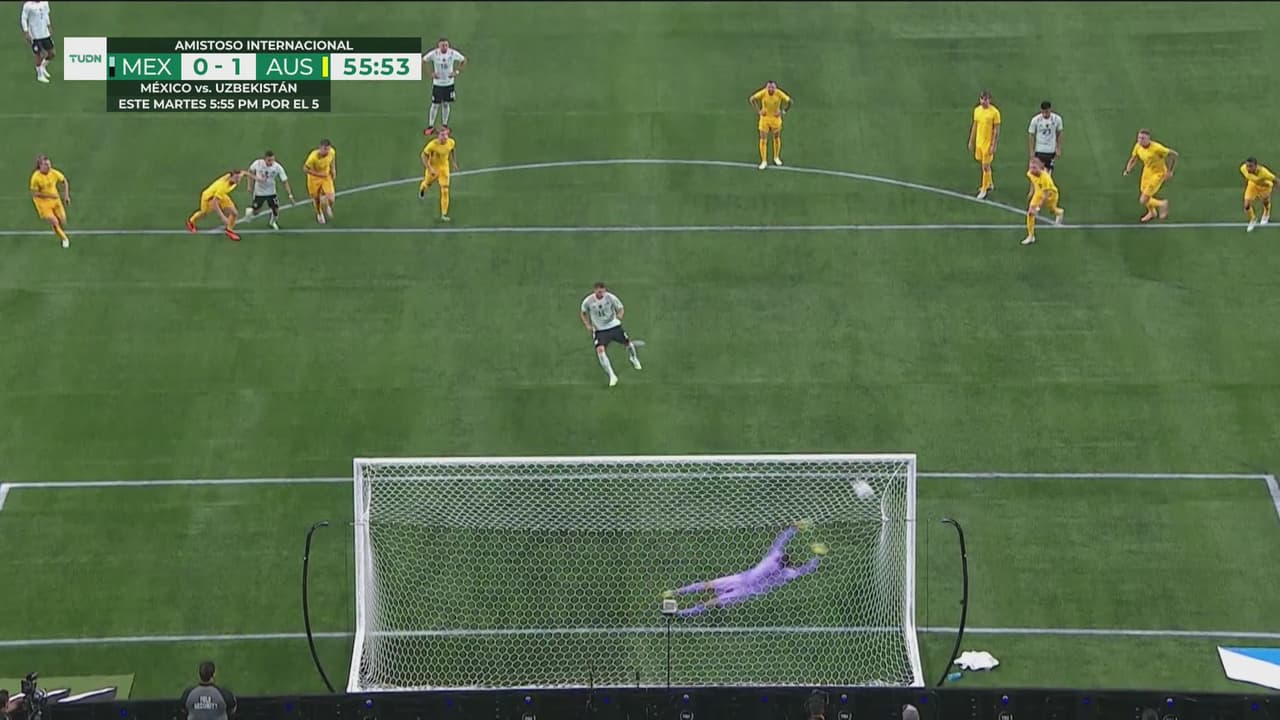 ¡Tu no Santi! 'Chaquito' cobra mal penal y México se pierde el empate