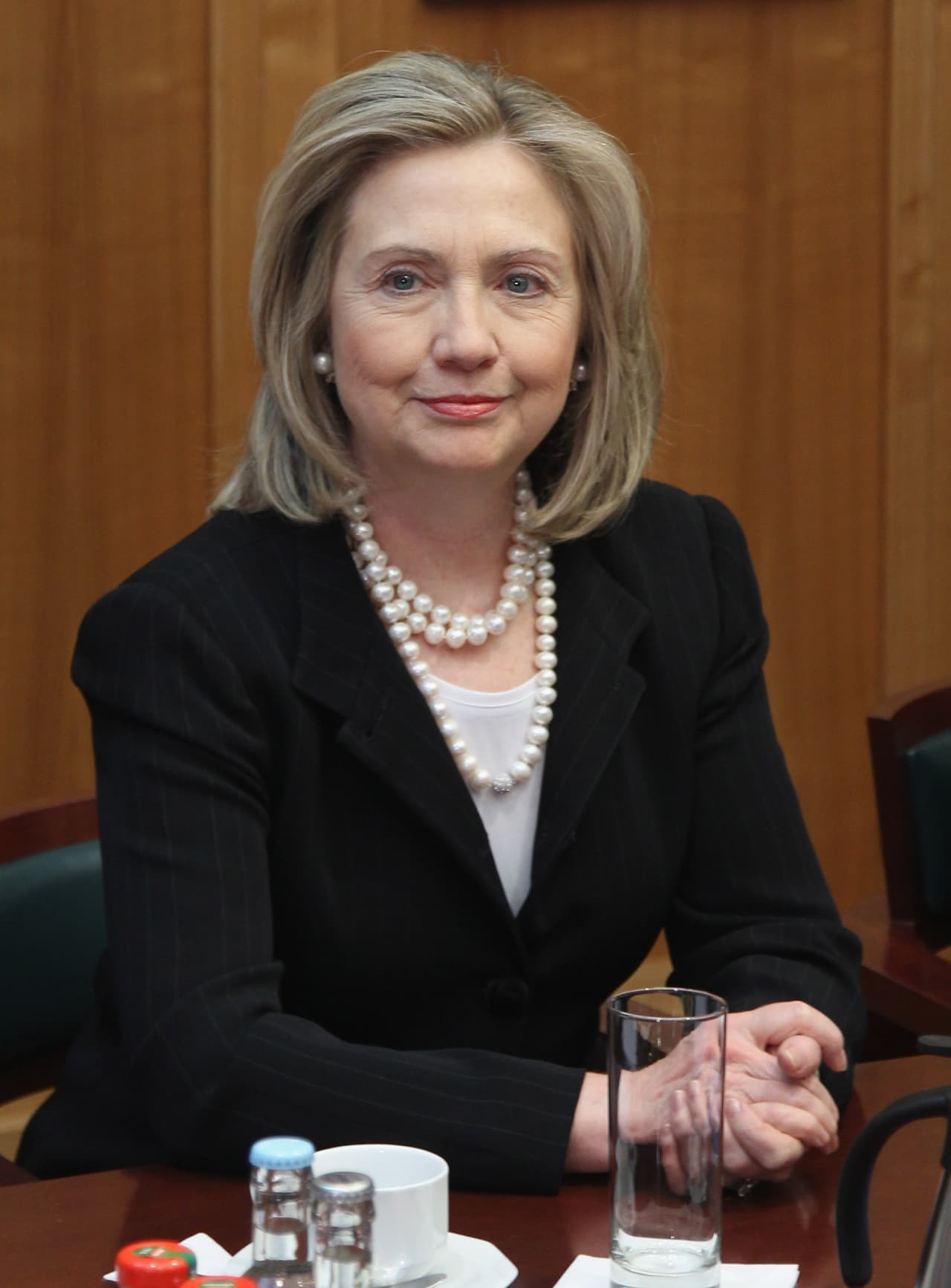 Hillary Clinton: "Noticias de Charleston que me rompen el corazón. Mis pensamientos y oraciones están con todos ustedes".