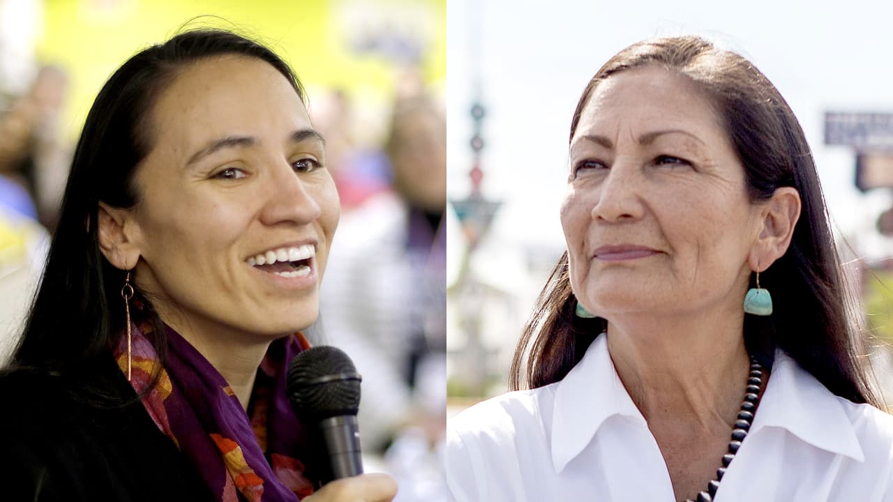 <b>Las primeras mujeres indígenas en la Cámara de Representantes: Sharice Davids (1980) y Deb Haaland (1960).</b> En las elecciones de 2018 Davids fue elegida por el Distrito 3 de Kansas y Haaland por el Distrito 1 de Nuevo México.
