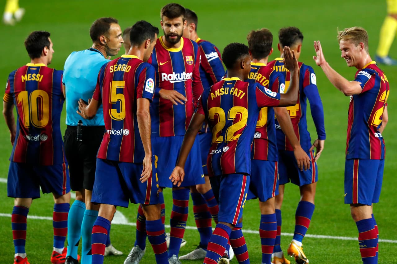 El Barcelona inicia con el pie derecho en la era Koeman. Con cuatro goles, el Barcelona gana al Villarreal durante la tercera jornada. Ansu Fati se se estrenó con dos goles, Messi anotó el tercero y Pau Torres el cuarto gol.