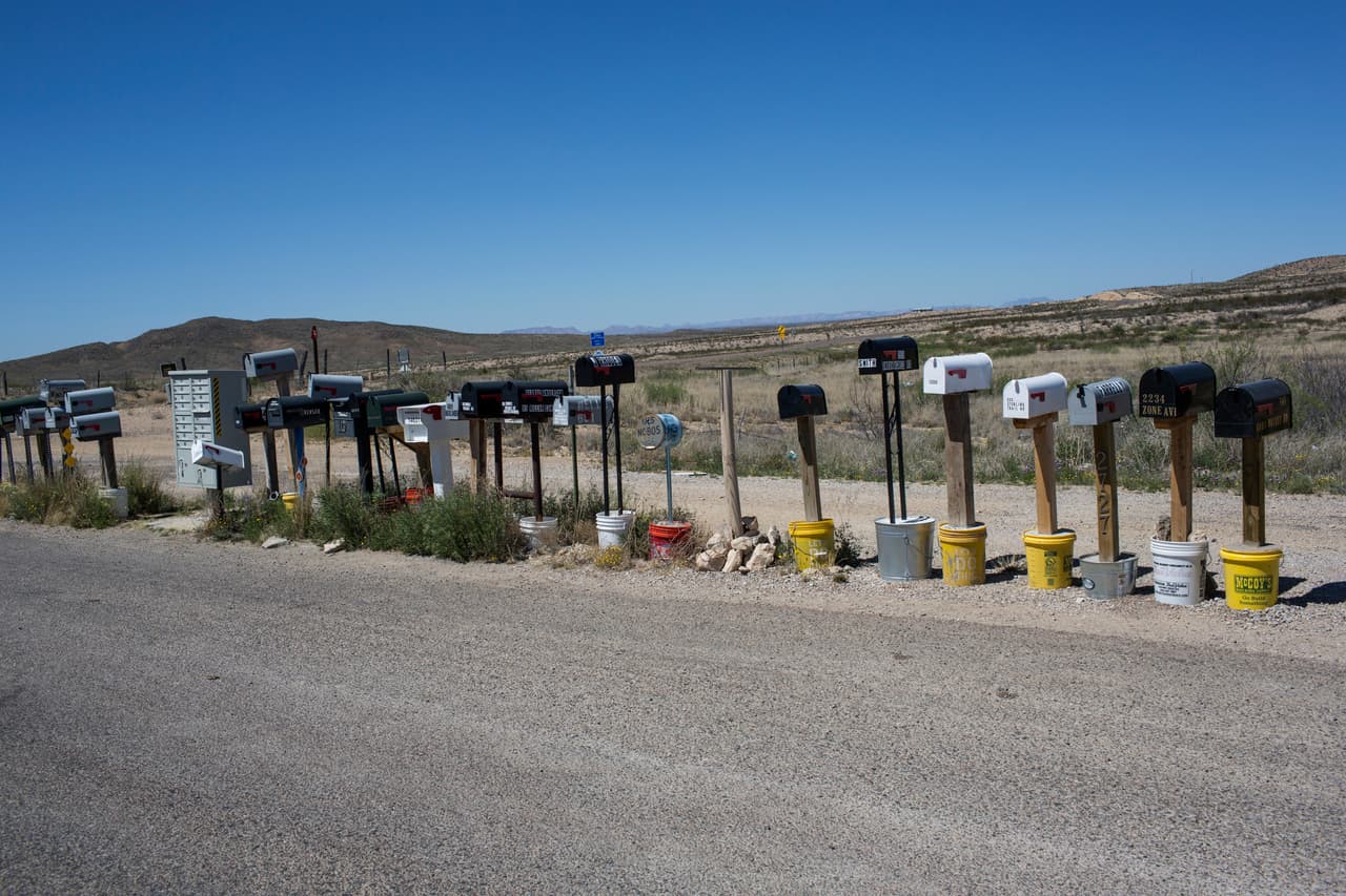 Casillas de correo en la carretera, muy cerca de la frontera. Terlingua, Texas. 27 de marzo de 2017.