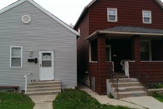 Fue entre medio de estas dos residencias que encontraron a Salvador Rodriguez gravemente herido. Foto Jessica Tapia 